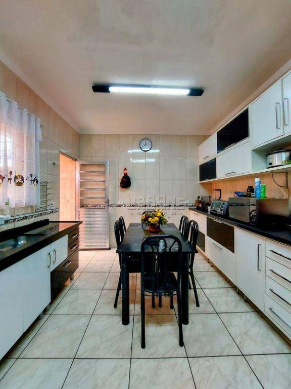 Casa à venda com 4 quartos, 157m² - Foto 3