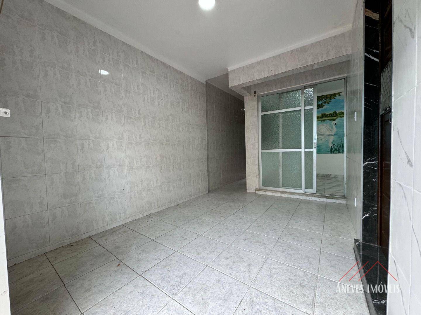 Casa para alugar com 5 quartos, 200m² - Foto 2