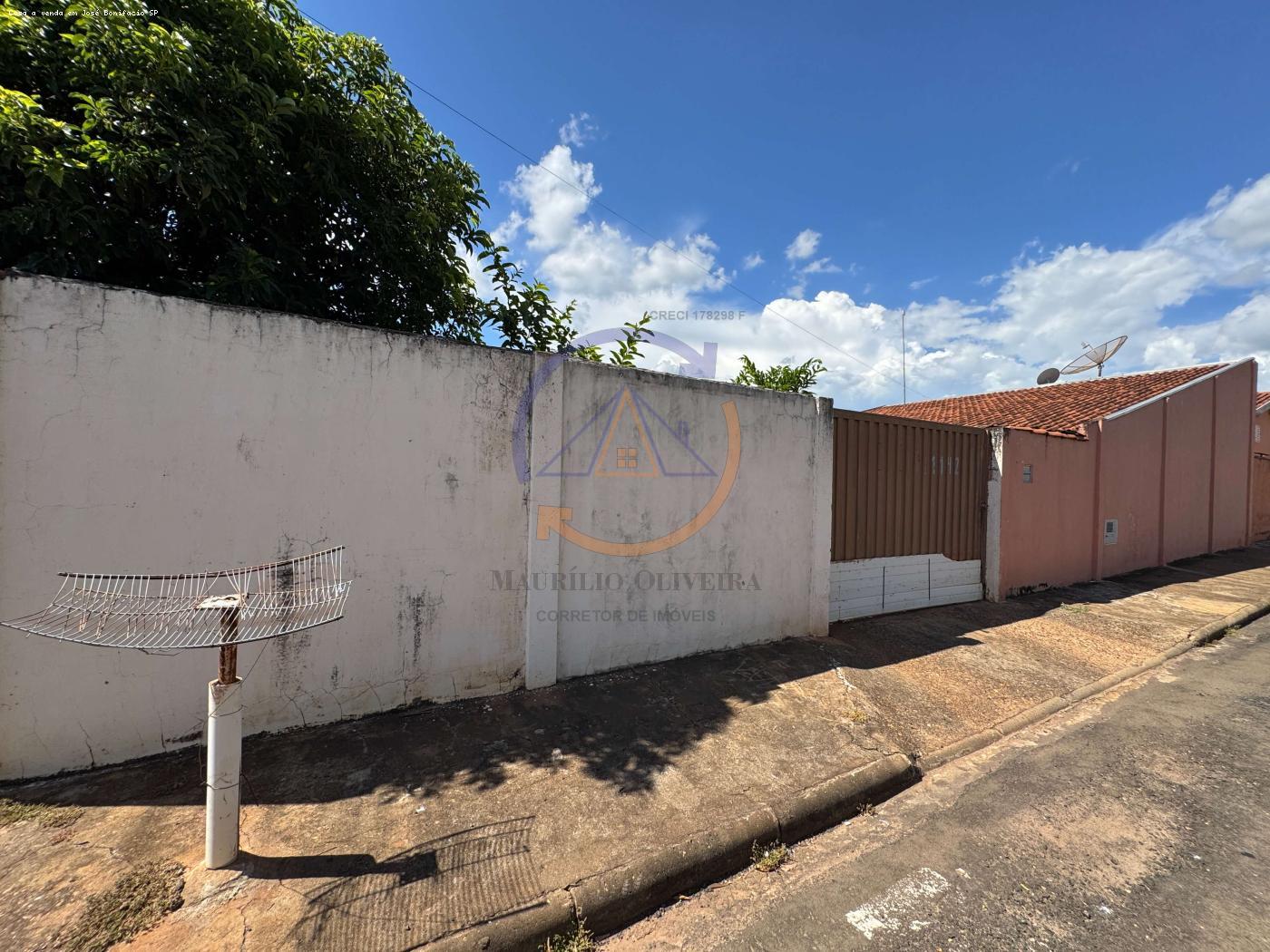 Casa à venda com 2 quartos, 219m² - Foto 1