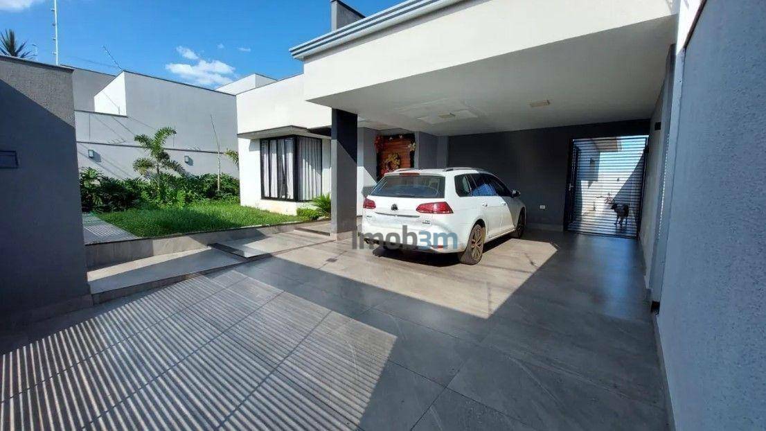 Casa à venda com 3 quartos, 200m² - Foto 1