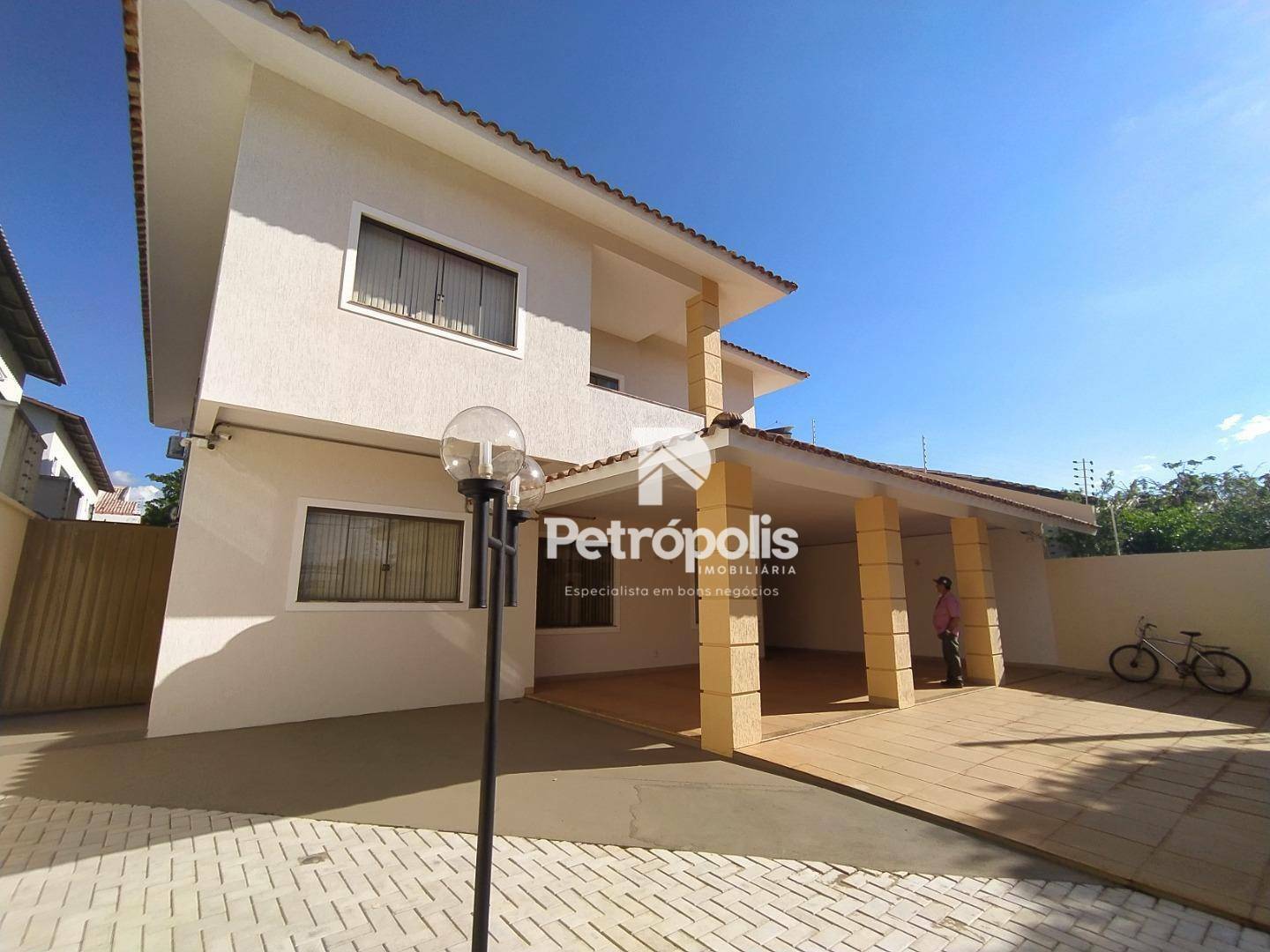 Sobrado à venda com 4 quartos, 370m² - Foto 1