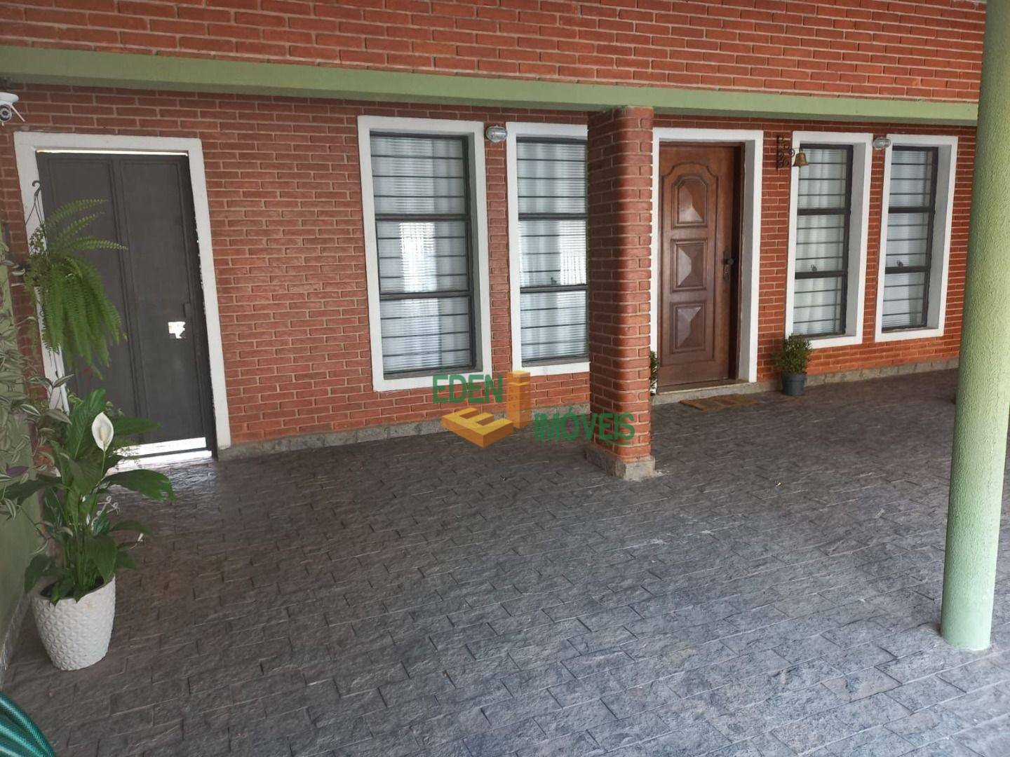 Casa à venda com 3 quartos, 235m² - Foto 2