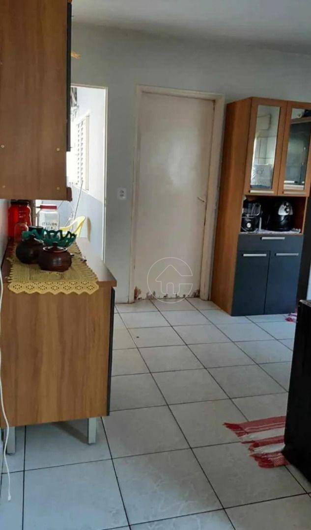 Casa à venda com 3 quartos, 170m² - Foto 4