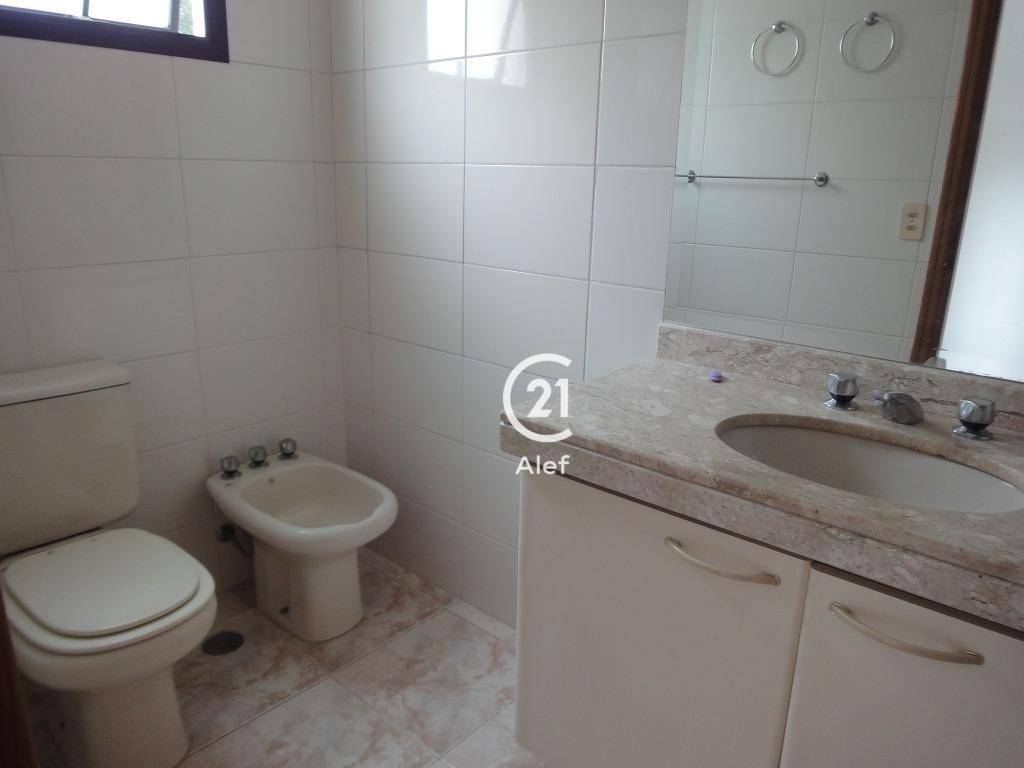 Apartamento para alugar com 3 quartos, 110m² - Foto 15