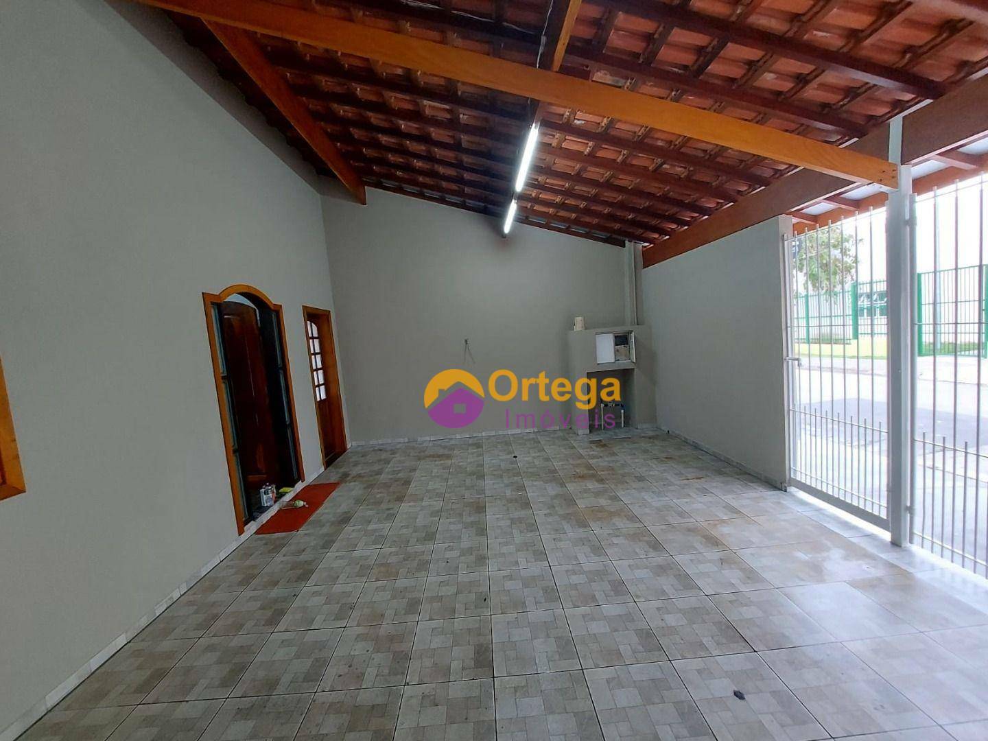 Casa à venda com 3 quartos, 117m² - Foto 1