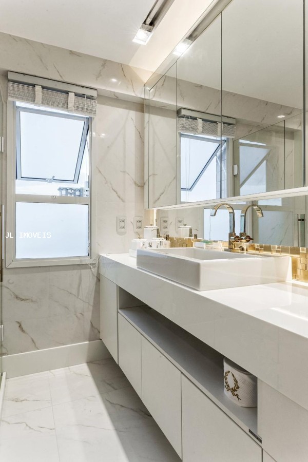 Apartamento à venda com 4 quartos, 228m² - Foto 10