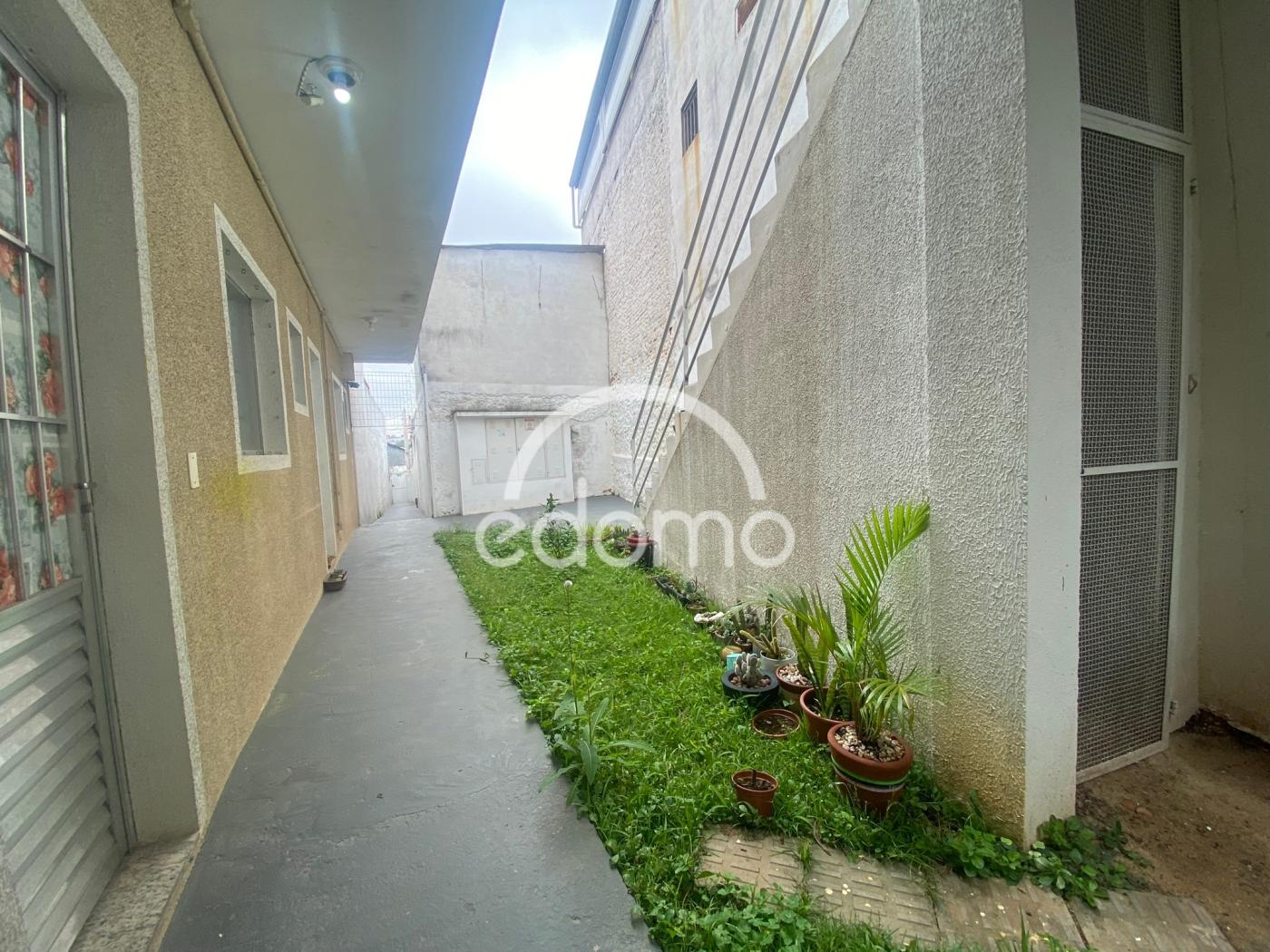 Casa Comercial à venda com 10 quartos, 133m² - Foto 1