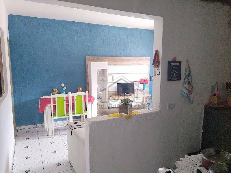 Casa à venda com 2 quartos, 100m² - Foto 2