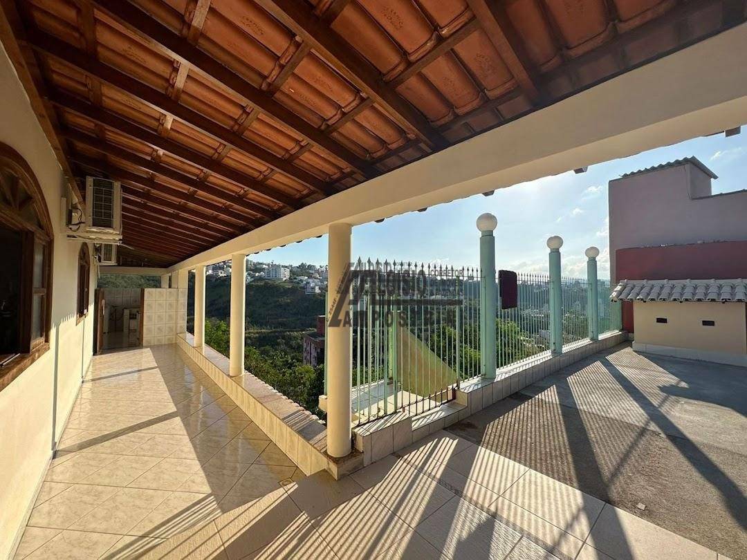 Casa à venda com 3 quartos, 440m² - Foto 7