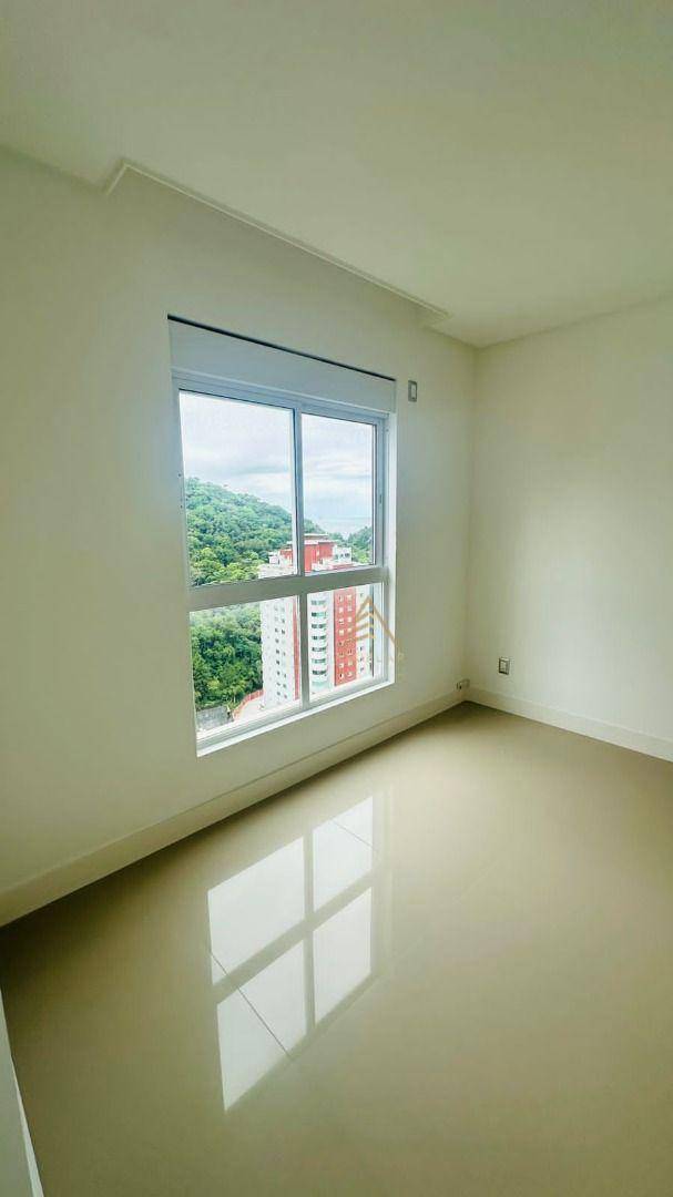 Apartamento à venda com 4 quartos, 149m² - Foto 8