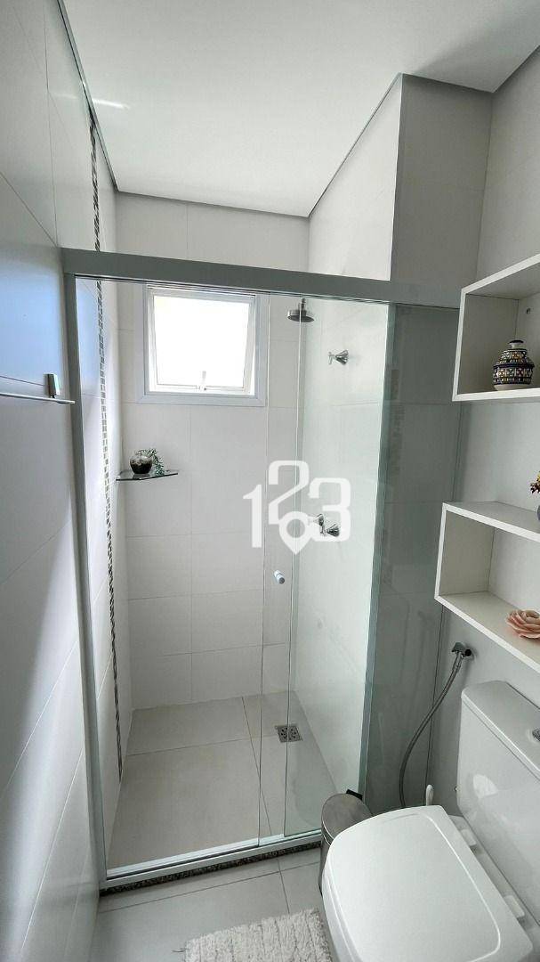 Apartamento para alugar com 2 quartos, 68m² - Foto 11