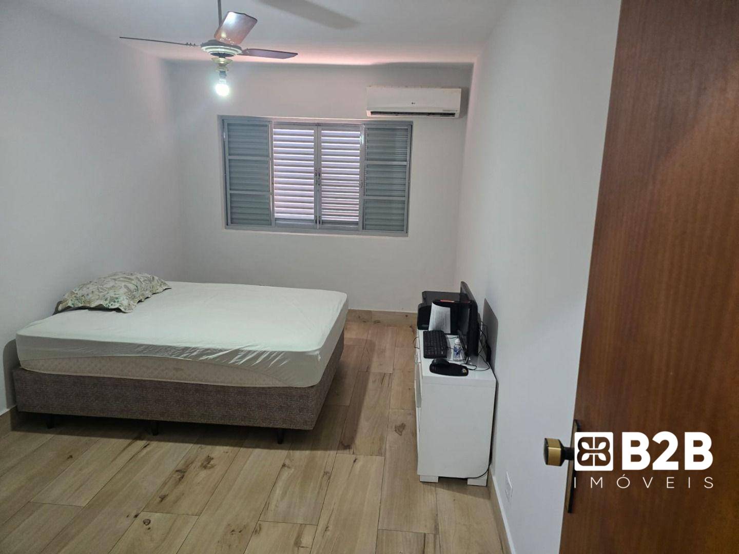 Casa à venda com 5 quartos, 290m² - Foto 22