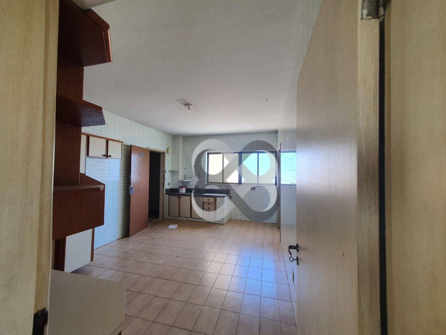 Apartamento à venda com 3 quartos, 168m² - Foto 8