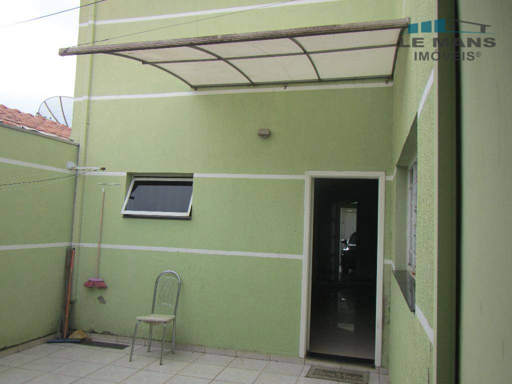 Casa à venda com 3 quartos, 197m² - Foto 18