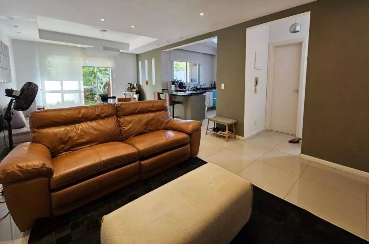 Casa de Condomínio à venda com 3 quartos, 218m² - Foto 1
