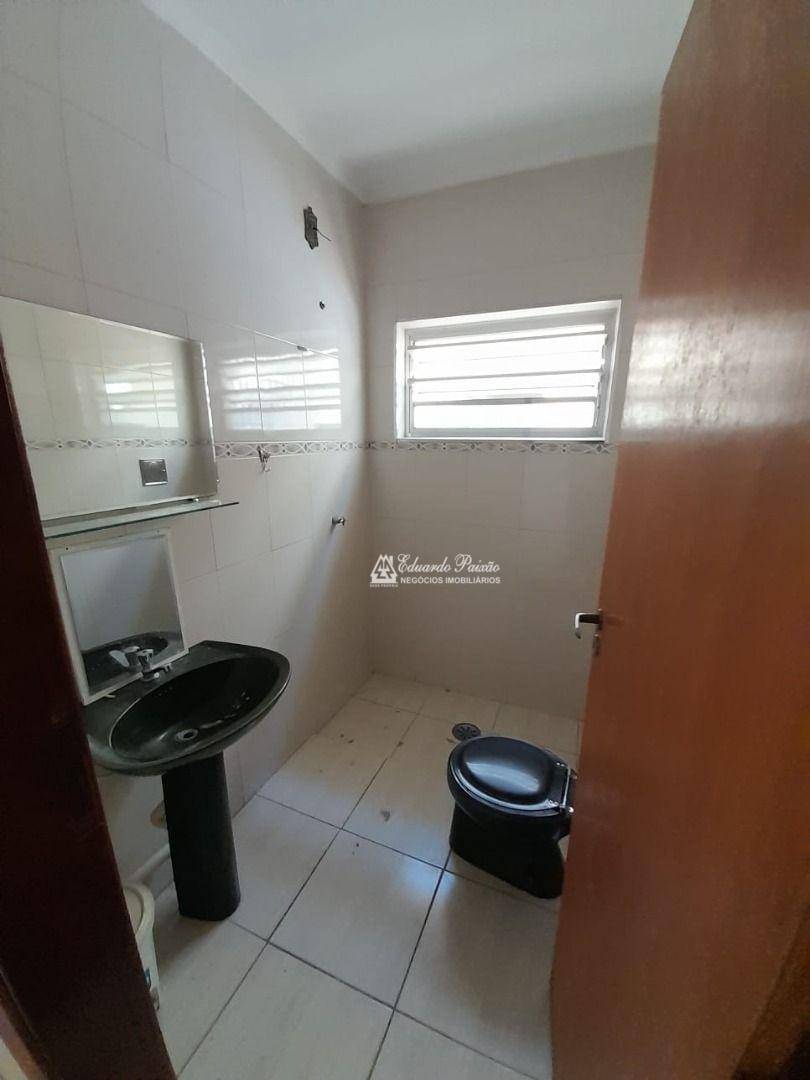 Casa à venda e aluguel com 4 quartos, 200m² - Foto 3