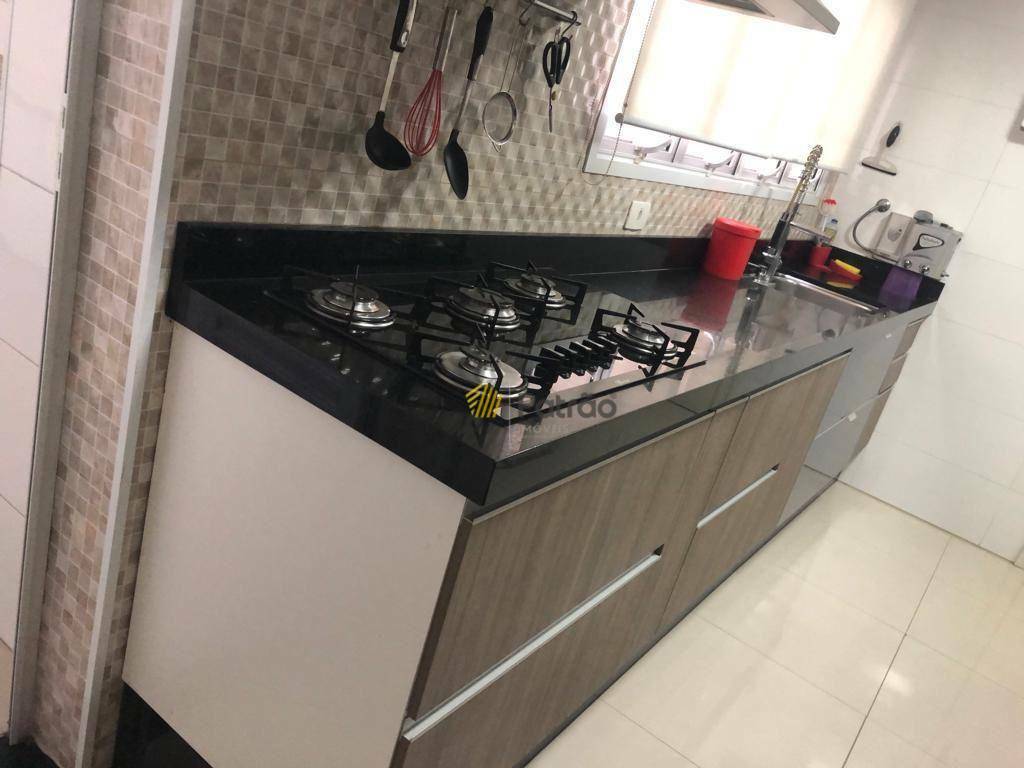 Apartamento à venda com 4 quartos, 155m² - Foto 17