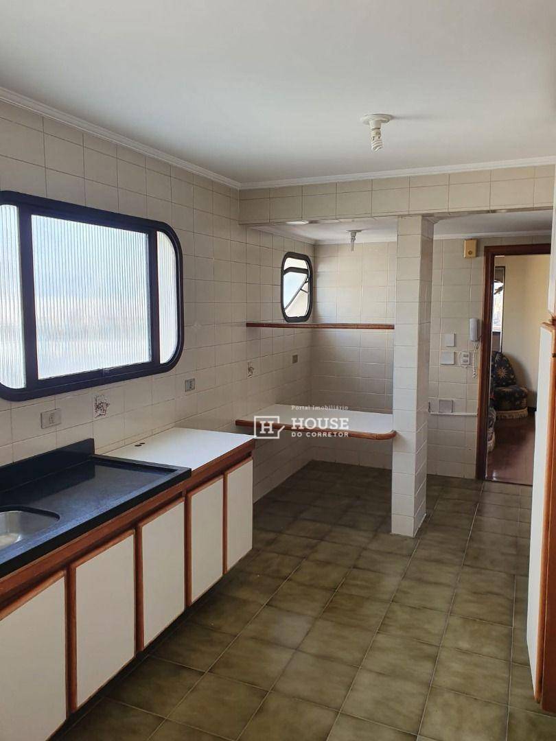 Apartamento à venda com 3 quartos, 189m² - Foto 8