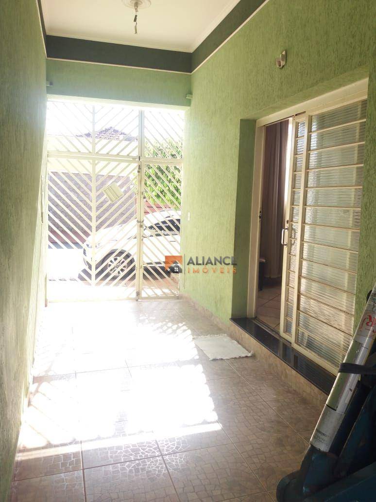 Casa à venda com 3 quartos, 100m² - Foto 5