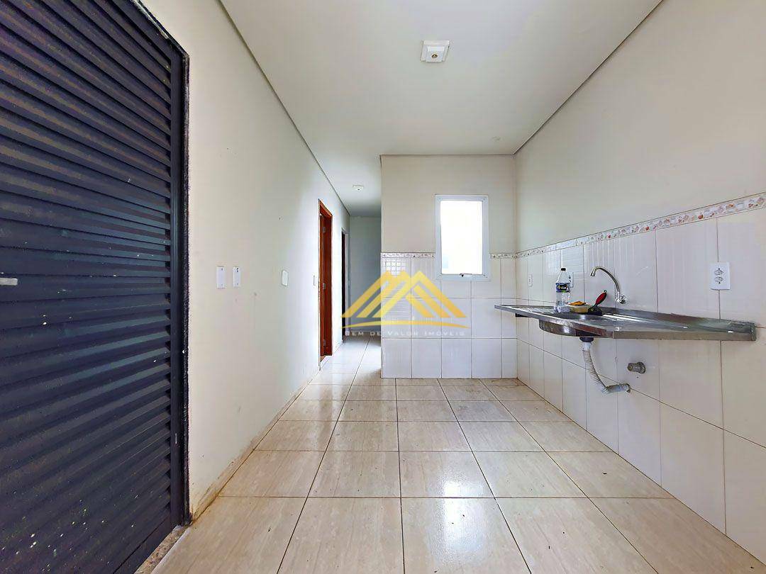 Casa à venda com 2 quartos, 68m² - Foto 3