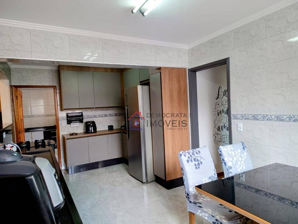 Casa à venda com 3 quartos, 240m² - Foto 5