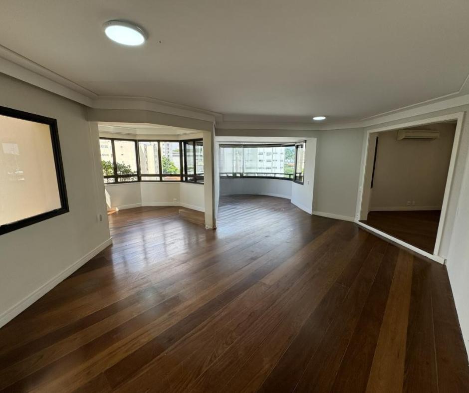 Apartamento à venda com 4 quartos, 226m² - Foto 11