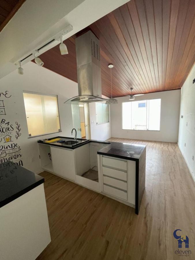 Casa à venda com 4 quartos, 220m² - Foto 6