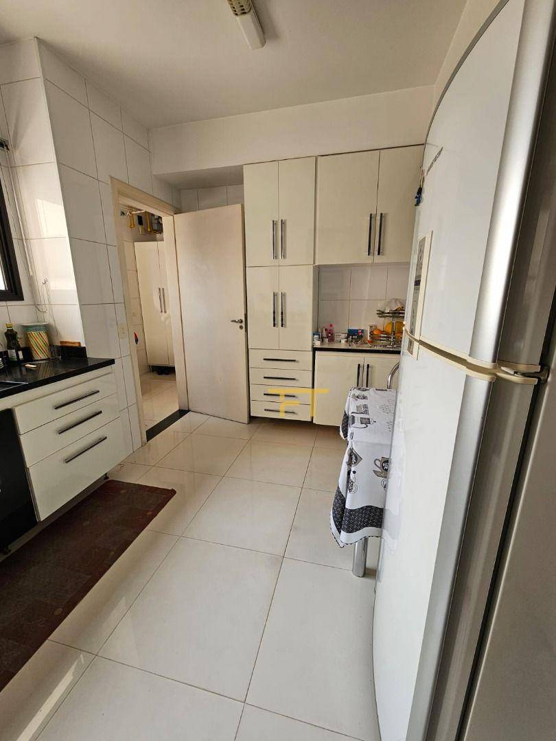 Apartamento à venda com 3 quartos, 122m² - Foto 9