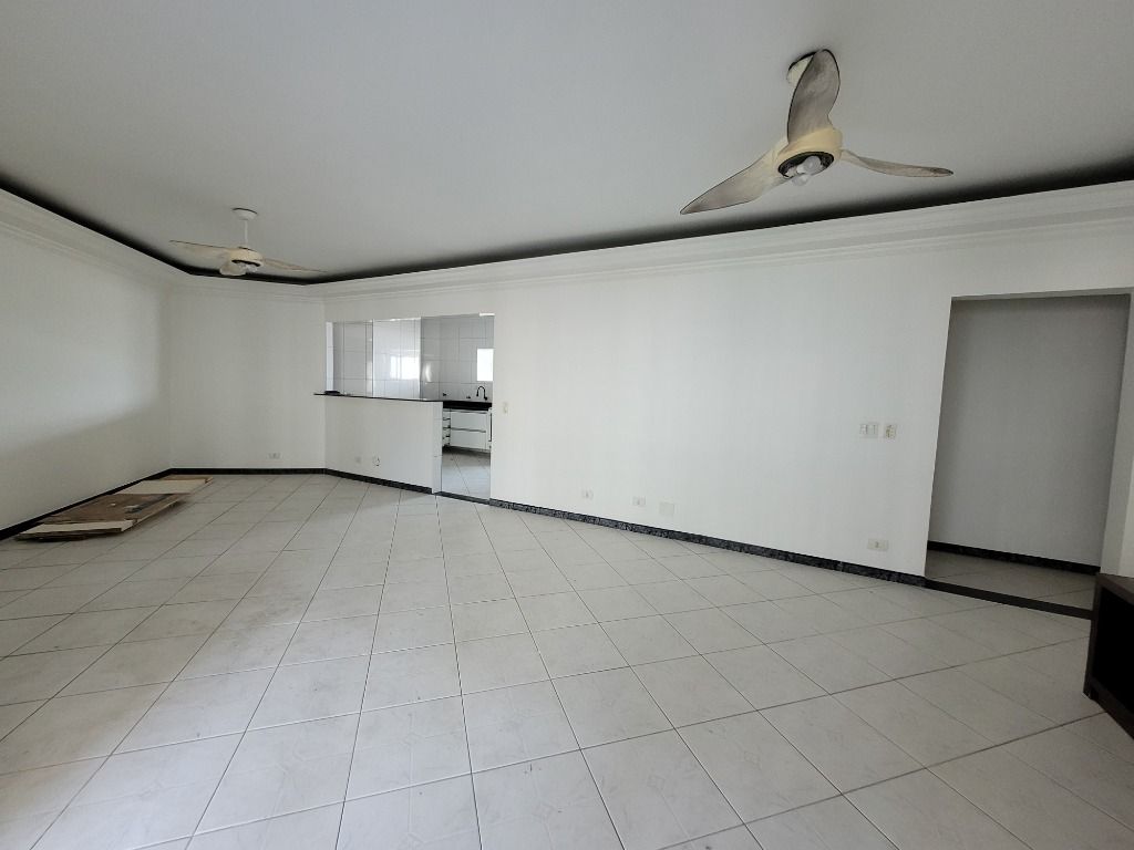 Apartamento à venda com 4 quartos, 140m² - Foto 2