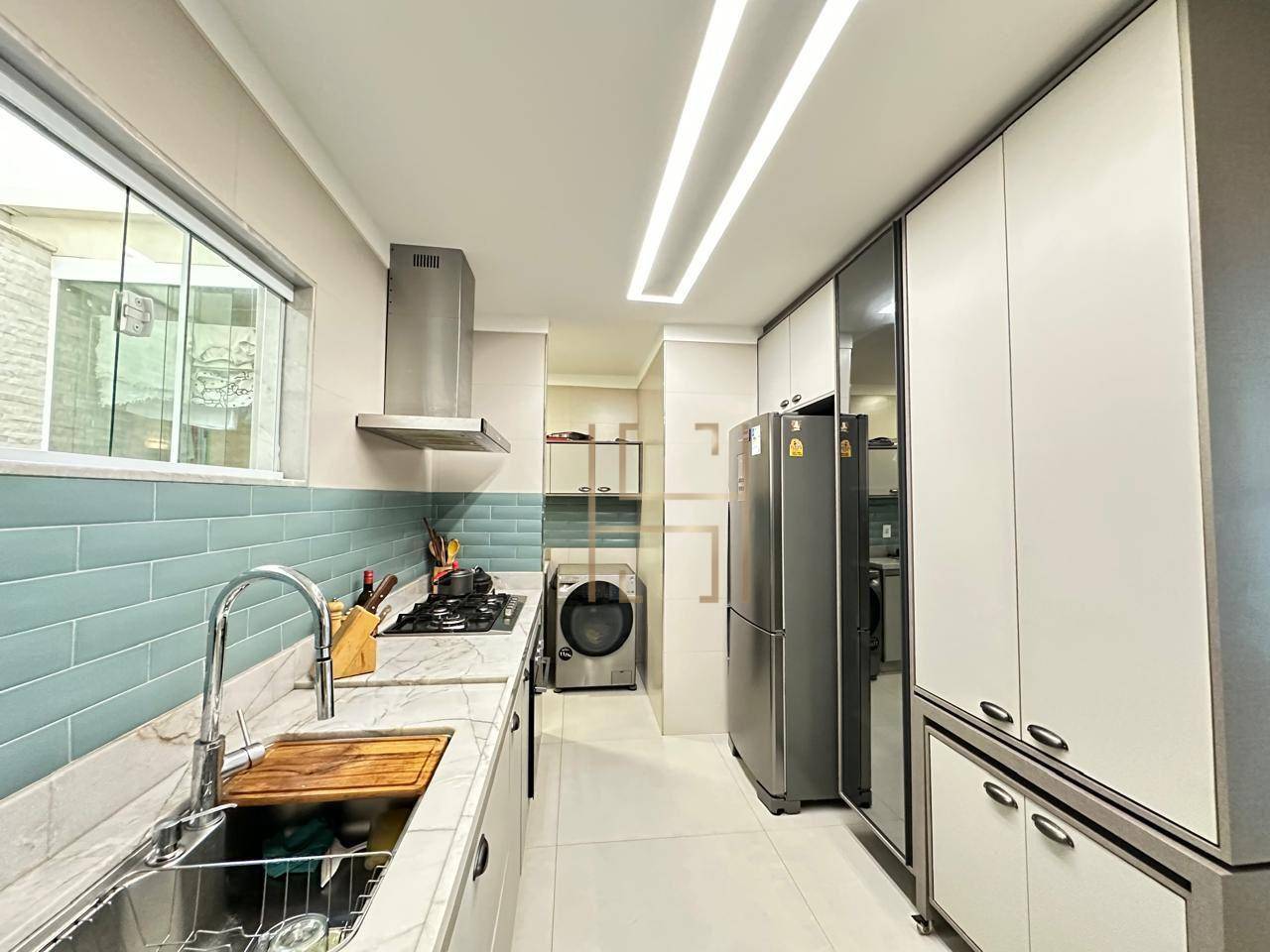 Casa à venda com 4 quartos, 170m² - Foto 5