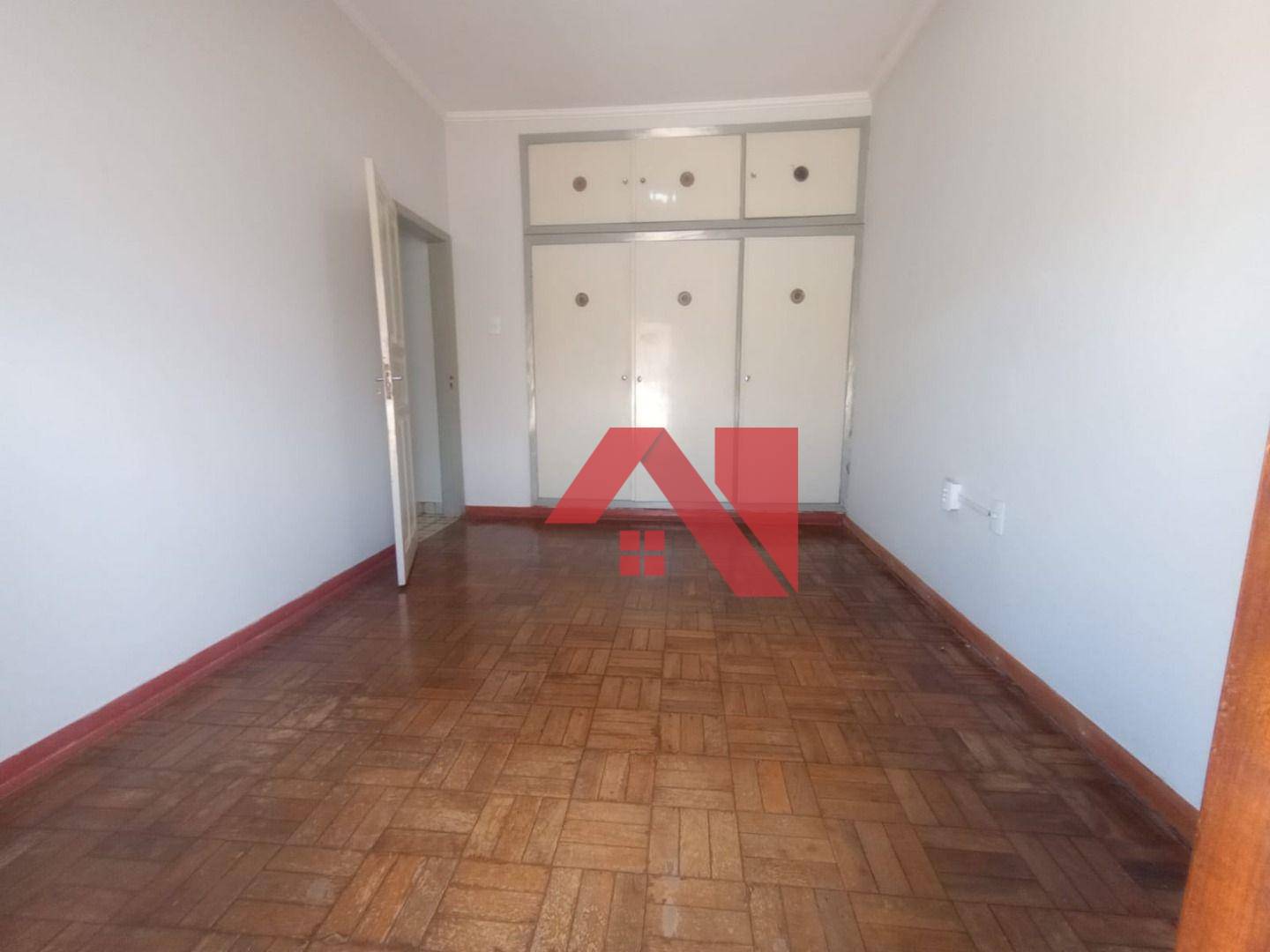 Casa à venda com 3 quartos, 218m² - Foto 18