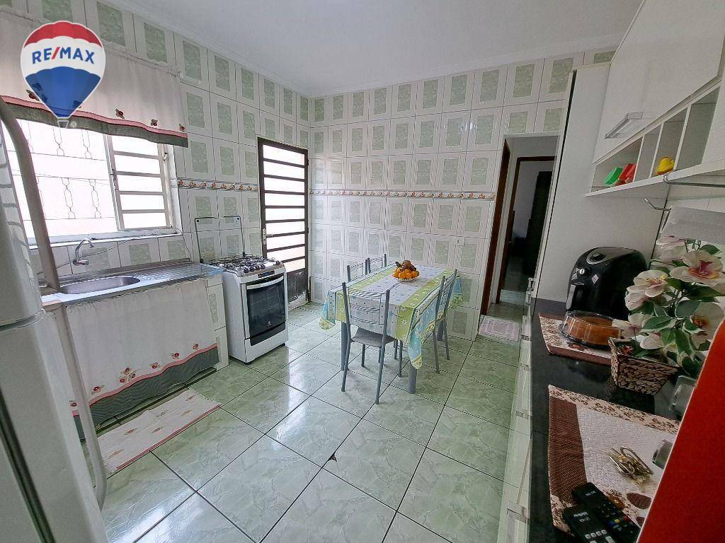 Casa à venda com 2 quartos, 67m² - Foto 11