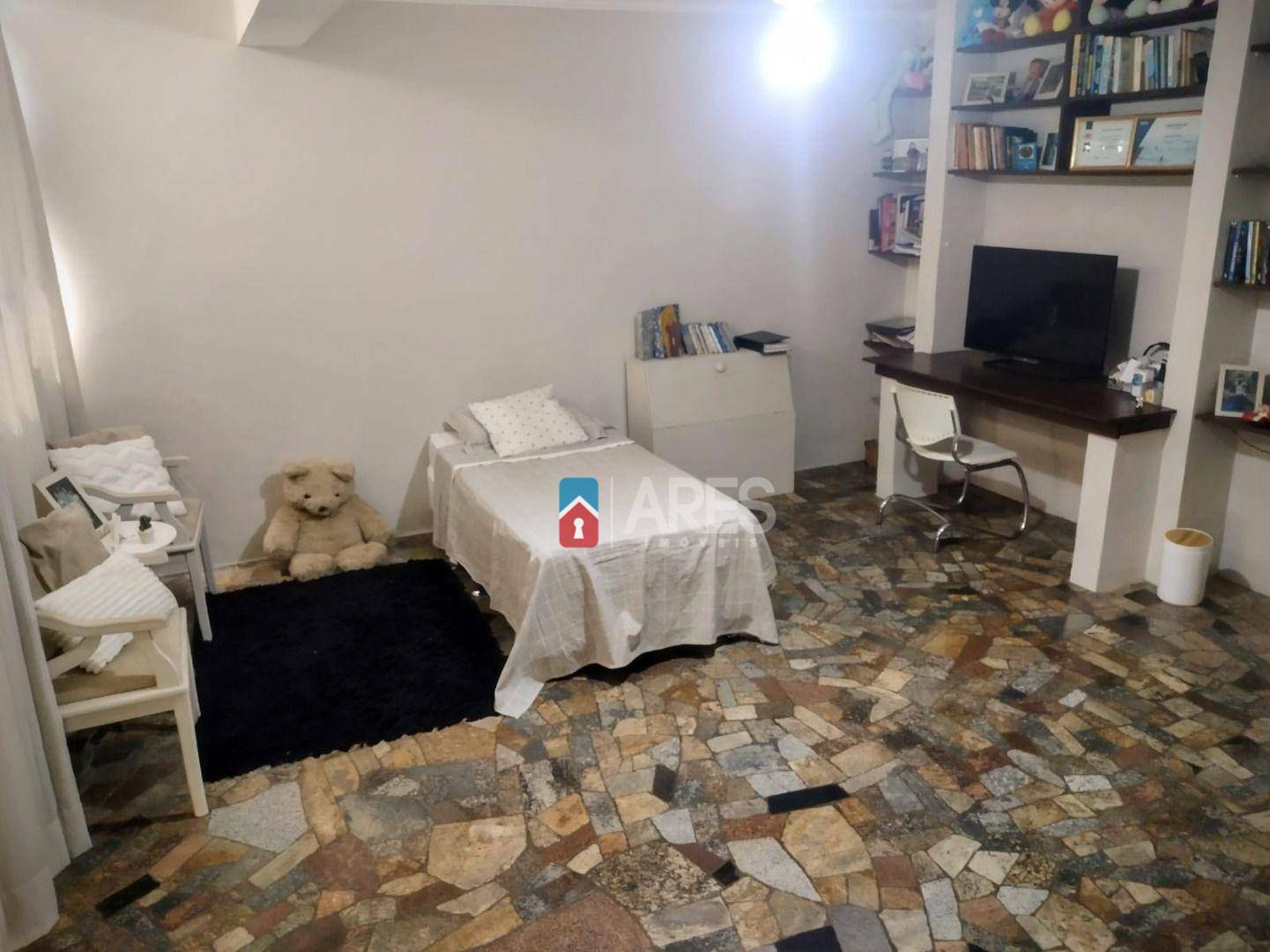 Casa à venda com 5 quartos, 211m² - Foto 13