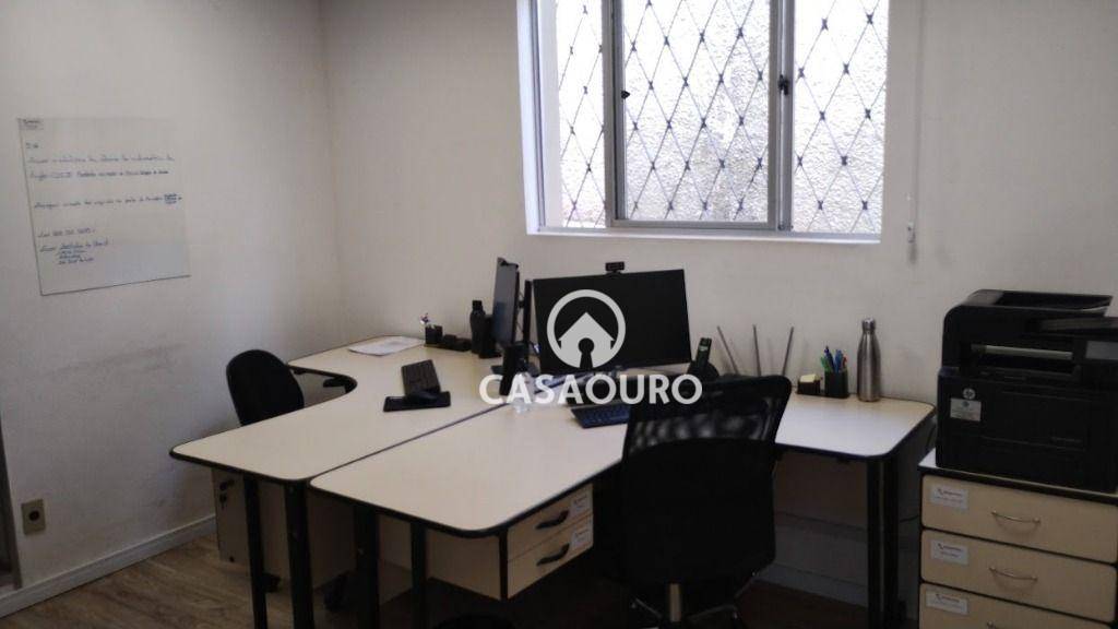 Casa à venda com 6 quartos, 250m² - Foto 8