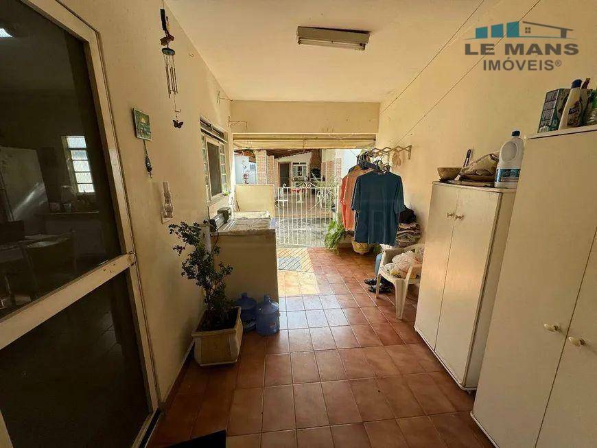 Casa à venda com 5 quartos, 238m² - Foto 4