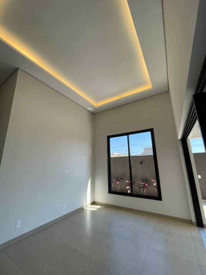 Casa à venda com 3 quartos, 223m² - Foto 3