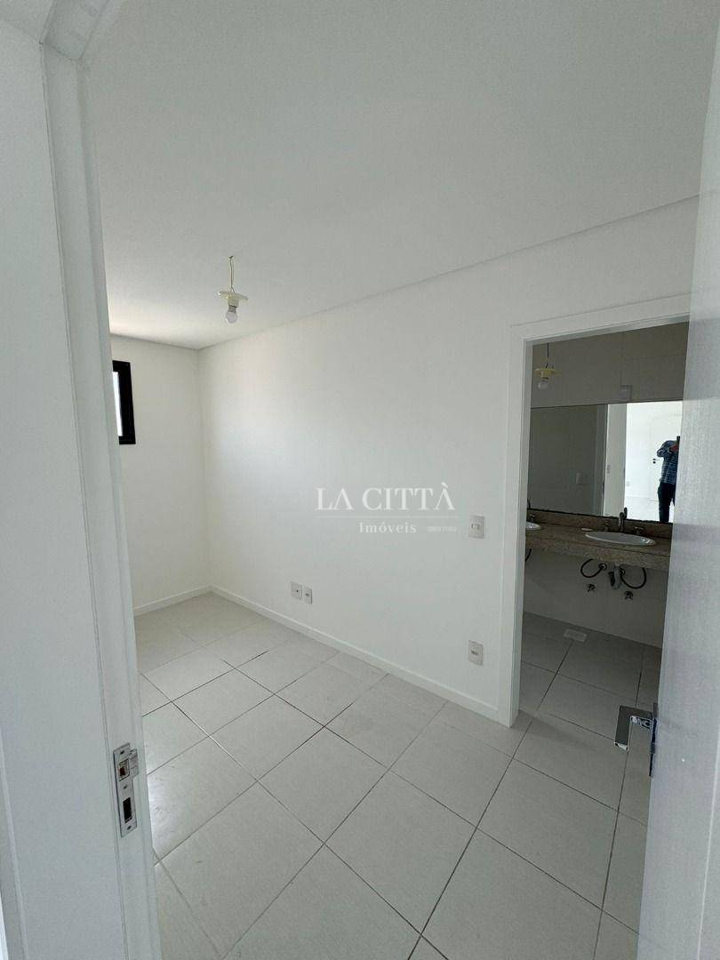 Apartamento à venda com 4 quartos, 237m² - Foto 10