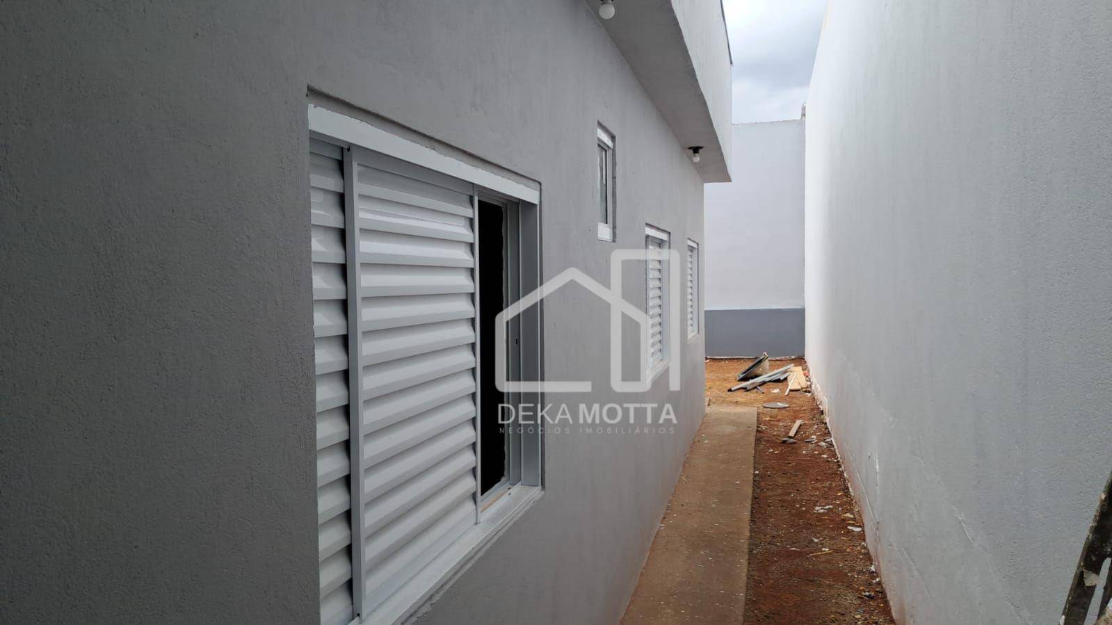 Casa à venda com 3 quartos, 71m² - Foto 1