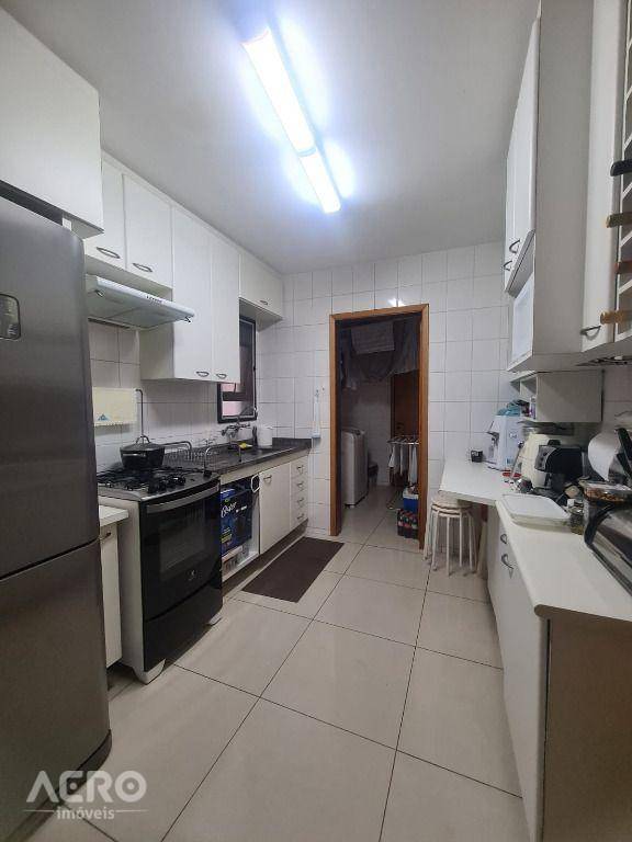 Apartamento à venda com 3 quartos, 130m² - Foto 5