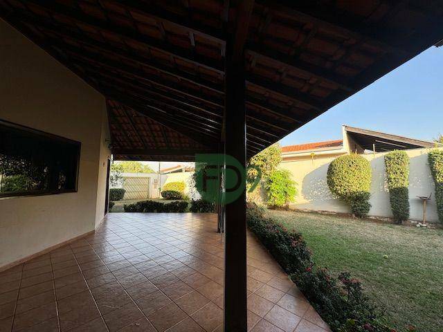 Casa à venda com 5 quartos, 340m² - Foto 4