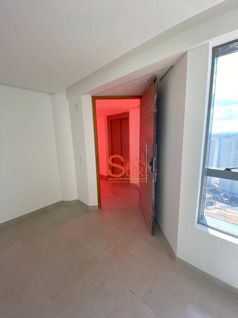 Apartamento à venda com 3 quartos, 135m² - Foto 18