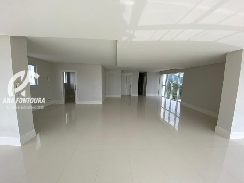 Apartamento à venda com 4 quartos, 237m² - Foto 4