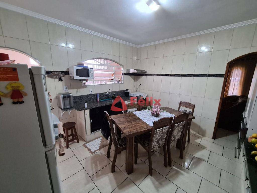 Casa à venda com 3 quartos, 131m² - Foto 2