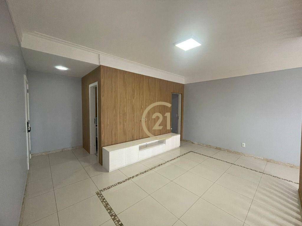 Apartamento à venda com 3 quartos, 180m² - Foto 4