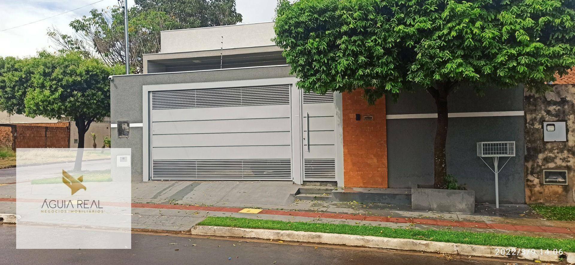 Casa à venda com 3 quartos, 160m² - Foto 1