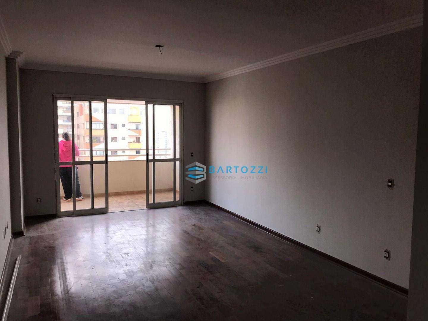 Apartamento à venda com 3 quartos, 150m² - Foto 3