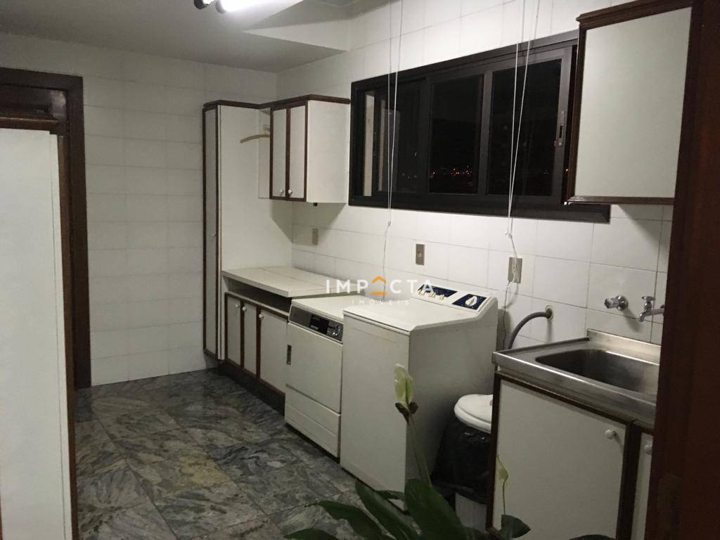 Apartamento à venda com 4 quartos, 227m² - Foto 5