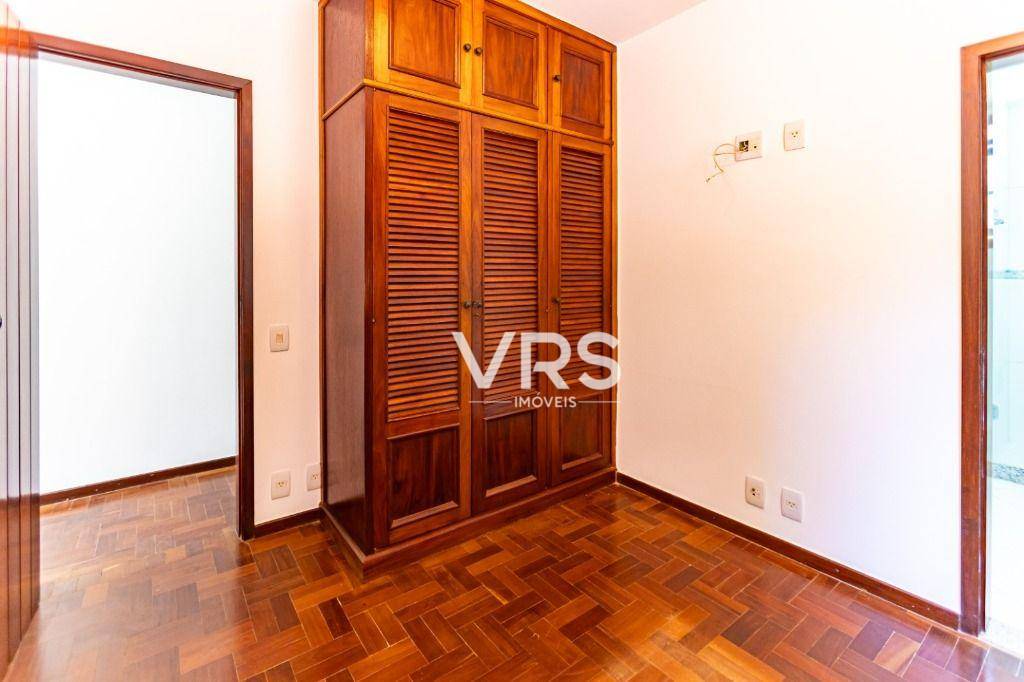 Casa de Condomínio à venda e aluguel com 5 quartos, 300m² - Foto 22