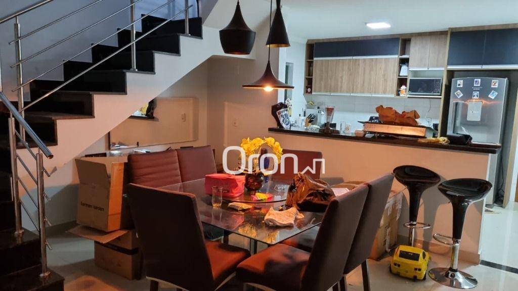 Sobrado à venda com 3 quartos, 180m² - Foto 1