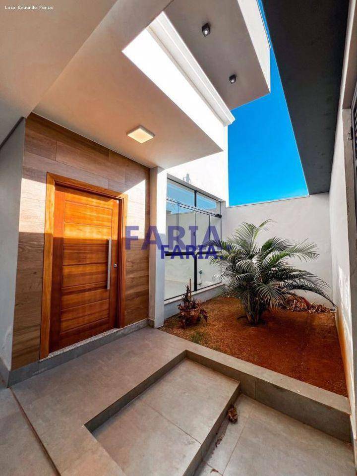 Casa à venda com 4 quartos, 300m² - Foto 2